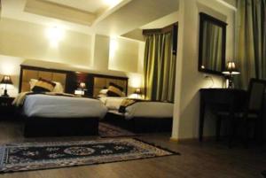 Łóżko lub łóżka w pokoju w obiekcie Hotel Mohit