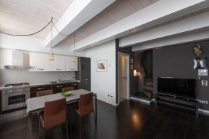 a kitchen with a table and chairs in a room at La Casa di Angelina - Pesaro Centro-Mare in Pesaro
