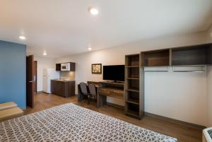 TV a/nebo společenská místnost v ubytování WoodSpring Suites Austin Central