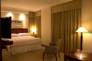 Кровать или кровати в номере Sheraton São Paulo WTC Hotel