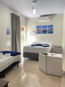 En eller flere senge i et værelse på Mambaí Inn