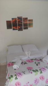 Postelja oz. postelje v sobi nastanitve Mambaí Inn