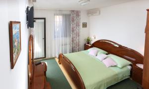 Ліжко або ліжка в номері Rooms Cvetka