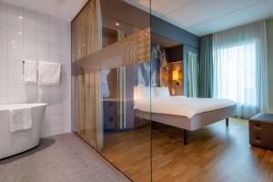 Postel nebo postele na pokoji v ubytování Radisson Blu Metropol Helsingborg