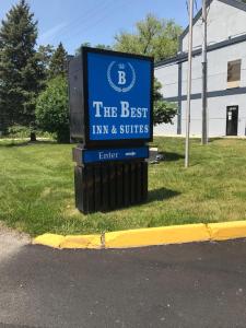 a sign that says the best inn and suites at The Best Inn & Suites in Markham