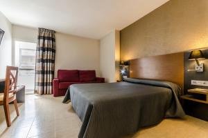 Postel nebo postele na pokoji v ubytování Hotel Regio Cádiz