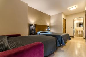 Postel nebo postele na pokoji v ubytování Hotel Regio Cádiz + 37 fotografií