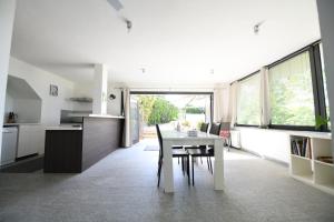 a kitchen and dining room with a table and chairs at Da Zoe in Moncalvo