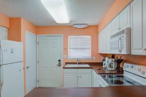 Köök või kööginurk majutusasutuses Lani Kai 103 by Vacation Homes Collection