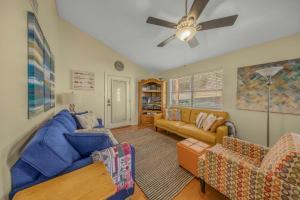 Posezení v ubytování Lani Kai 231 by Vacation Homes Collection
