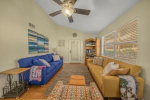Posezení v ubytování Lani Kai 231 by Vacation Homes Collection