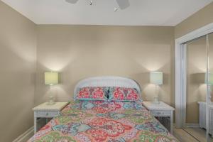 Letto o letti in una camera di Sea Breeze 316 by Vacation Homes Collection