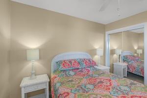 Letto o letti in una camera di Sea Breeze 316 by Vacation Homes Collection