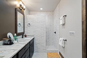 a bathroom with a shower and two sinks and a mirror at Long Ridge Lodge in Cherry Log +42 photos