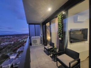 2BR@Luxury&Stylish Top Floor Apt,Pool,Parking,View的休息区