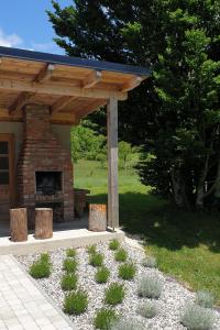 Galeriebild der Unterkunft Family friendly house with a parking space Baske Ostarije, Velebit - 21330 in Brušane