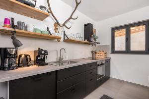 Galeriebild der Unterkunft Family friendly house with a parking space Baske Ostarije, Velebit - 21330 in Brušane