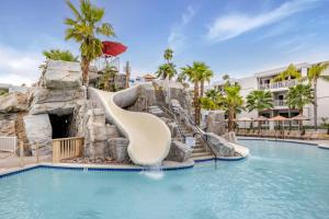 Bazén v ubytování Hilton Vacation Club Palm Canyon Palm Springs nebo v jeho okolí