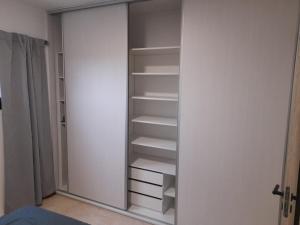 a closet with empty shelves in a room at Dpto Piacentini in Resistencia