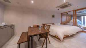 Postel nebo postele na pokoji v ubytování Relax Hotel Takayama Station
