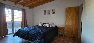 Una cama o camas en una habitación de Departamento Montecaseros San Rafael - Factura A -