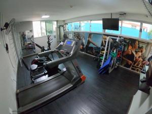 an overhead view of a gym with a treadmill at TH Flats Governador Valadares in Governador Valadares