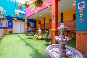 a room with a fountain in the middle of a room at Casa Marquez in León