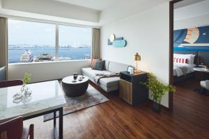 Citadines Harbour Front Yokohama的休息区