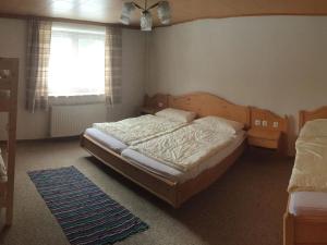 En eller flere senger på et rom på Charming holiday home in Gosau