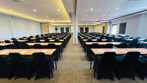 Viðskiptasvæði og/eða fundarherbergi á Front One Hotel Pasir Koja Bandung