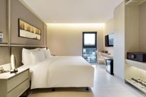 Postel nebo postele na pokoji v ubytování M City Hotel Saigon