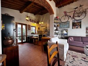 a living room with a bike hanging on the wall at Eroico sul Mare in Portoferraio