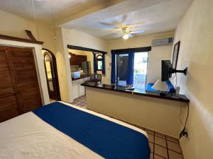 Postel nebo postele na pokoji v ubytování Vallarta Sun Suites + 23 fotografií