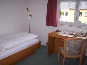Ένα ή περισσότερα κρεβάτια σε δωμάτιο στο Hotel Zum Alten Brauhaus