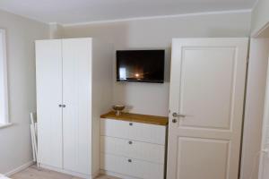 TV a/nebo společenská místnost v ubytování Wohnung-Surf