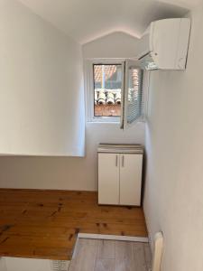 Kuchyň nebo kuchyňský kout v ubytování Hostel Piran + 32 fotografií