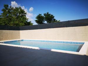 Bazén v ubytovaní Flora relax house, free parking alebo v jeho blízkosti