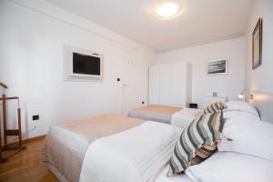 Posteľ alebo postele v izbe v ubytovaní Penthouse apartment with private parking