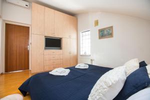 Posteľ alebo postele v izbe v ubytovaní Penthouse apartment with private parking
