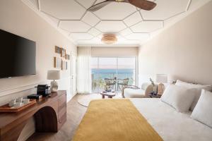 TV a/nebo společenská místnost v ubytování Galei Kinneret Hotel