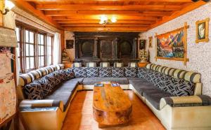 Posezení v ubytování Nagarkot Sunshine Hotel