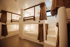 Bunk bed o mga bunk bed sa kuwarto sa Hostel Bajala Siargao