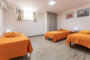 Postel nebo postele na pokoji v ubytování Appartamento Potenza 50 mt mare - Apulia Home