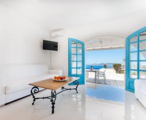 Uma TV ou centro de entretenimento em Aeri Villas & Apartments