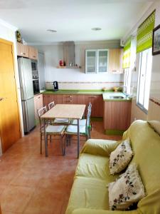 Kuchyňa alebo kuchynka v ubytovaní Apartamento tranquilo con 3 dormitorios