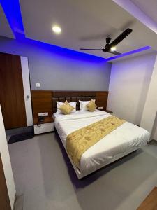 a bedroom with a large bed with a ceiling at HOTEL EAGLE INN, NARODA in Ahmedabad