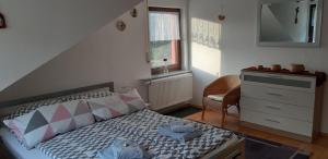 Postel nebo postele na pokoji v ubytování Ferienwohnung-Zweiburgenblick