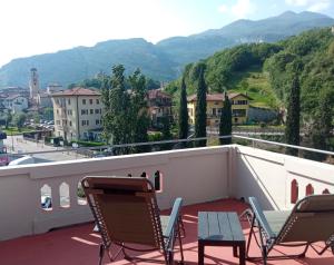 A general mountain view or a mountain view taken from a panziókat
