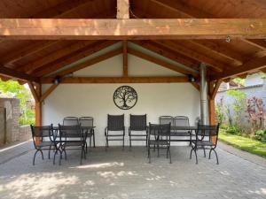 a group of chairs and a table in a pavilion at Ferienwohnung Herrmann Pottenhofen in Pottenhofen