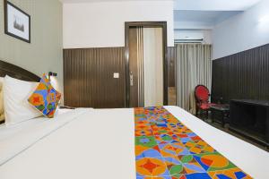 Postel nebo postele na pokoji v ubytování FabHotel Sentinel Suites